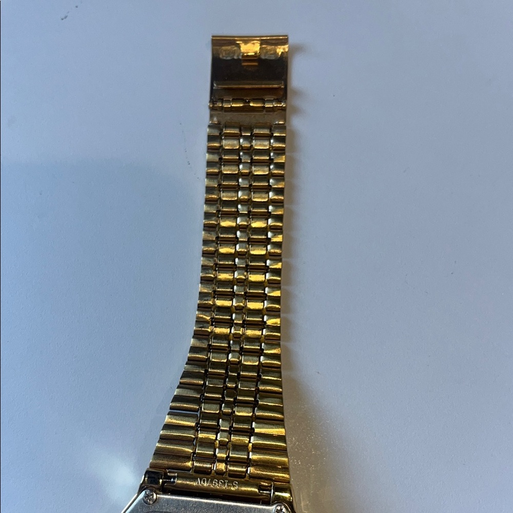 Casio A500WGA-9D Men's Vintage gold-tone stainless steel digital watch - Picture 11 of 12